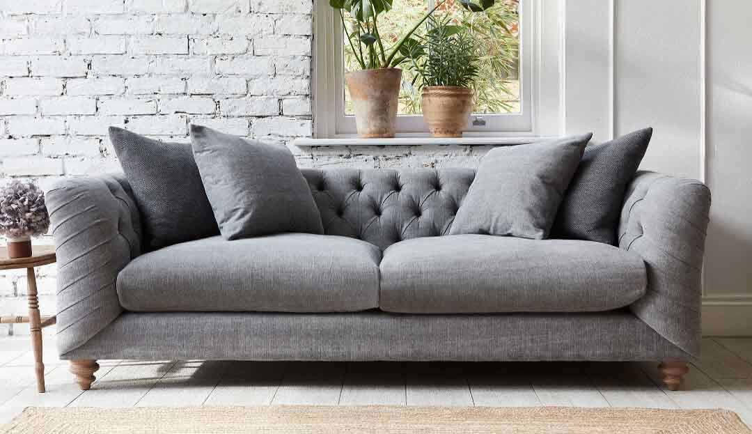 Traditional Leather Sofas Darlings Of Chelsea